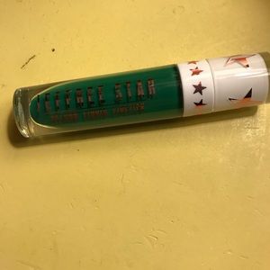 Jeffree star LIMITED EDITION shade “Mistletoe”